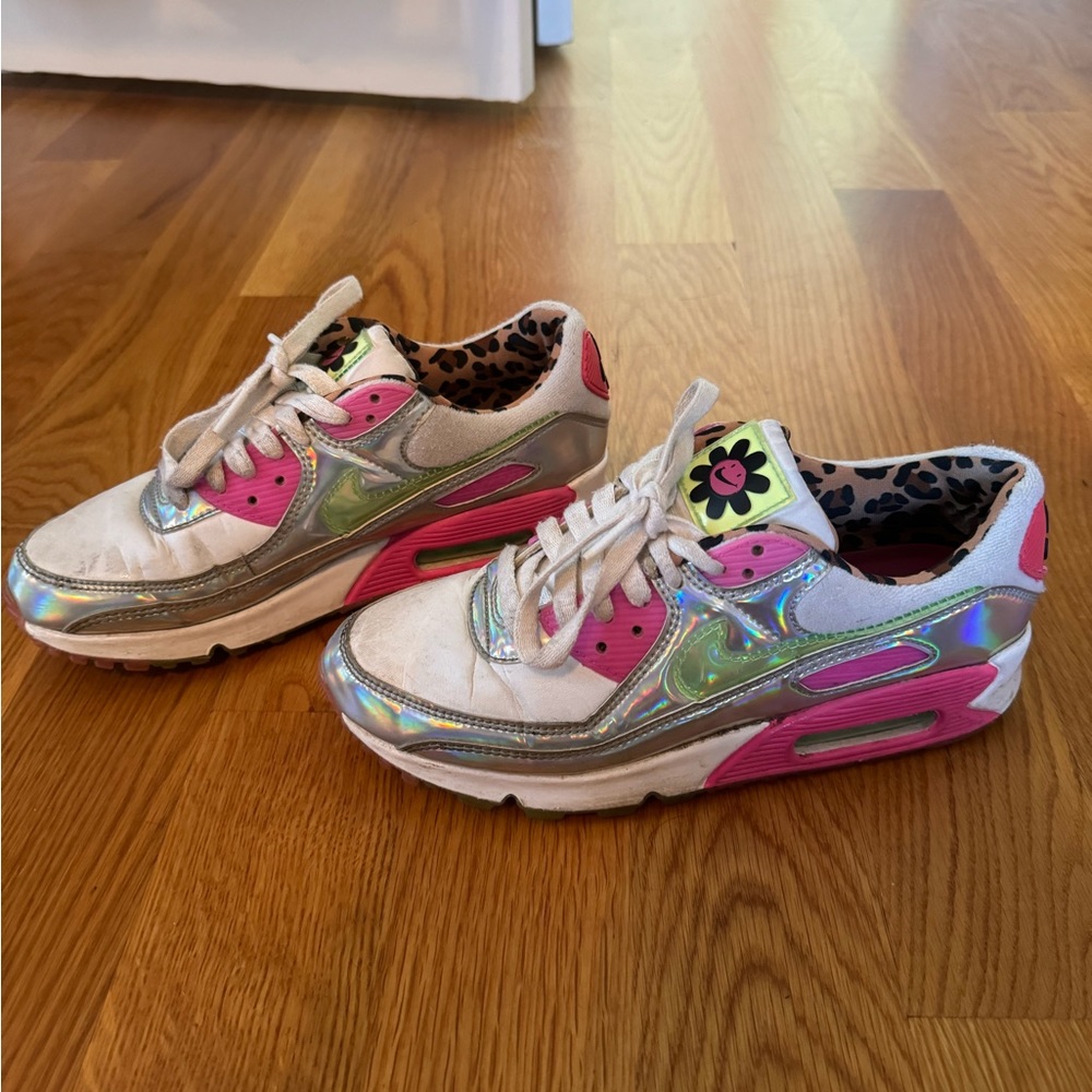 Nike Air Max 90
LX Daisy Leopard Iridescent